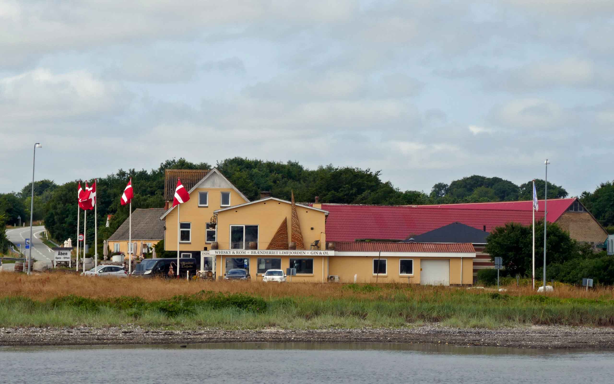 Udsigt til whisky-brænderen