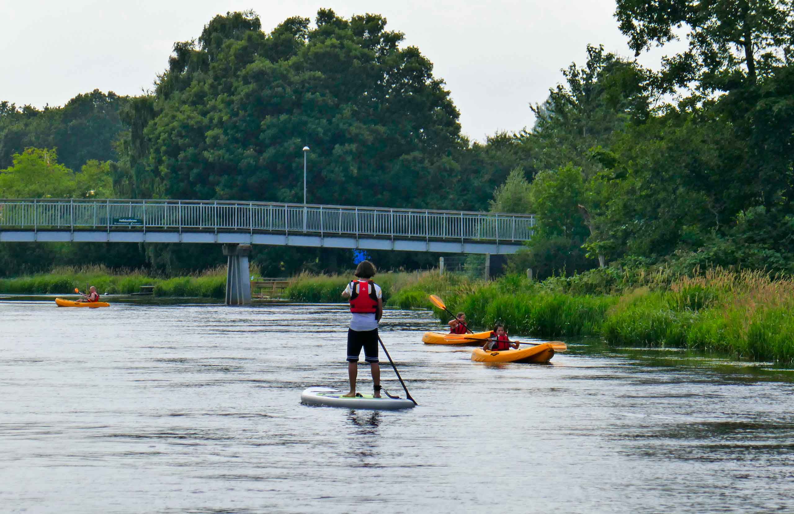 Luka på paddleboard