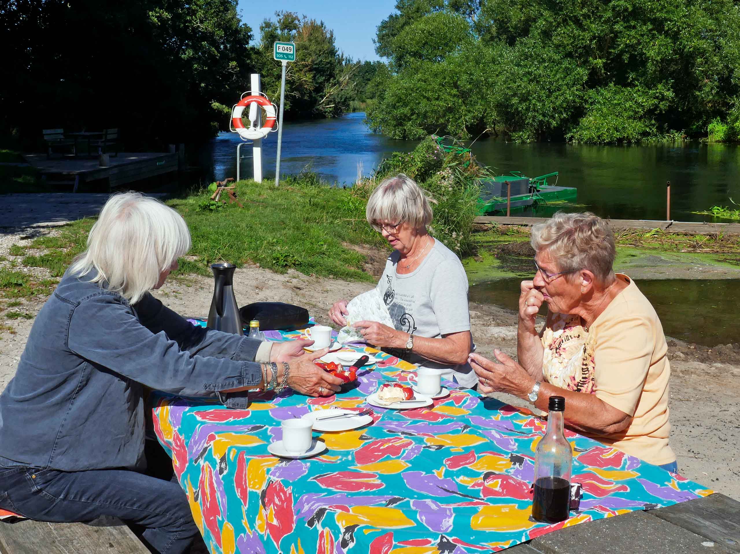 Kaffebord ved Gudenåen