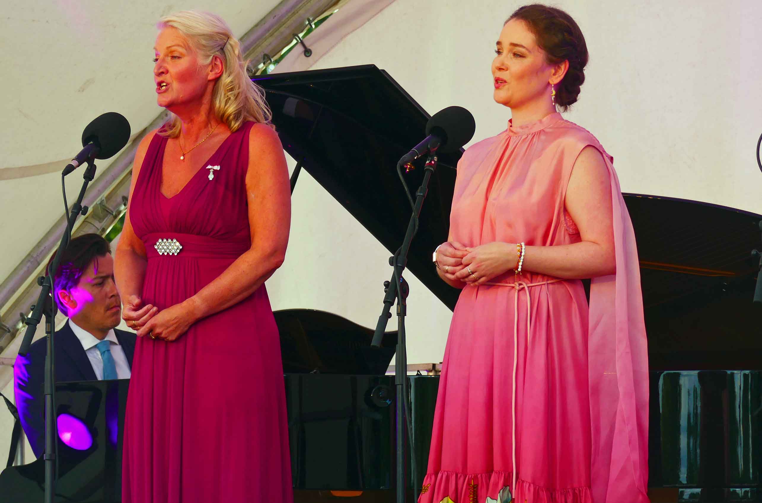 Sidsel og Gisela Stille