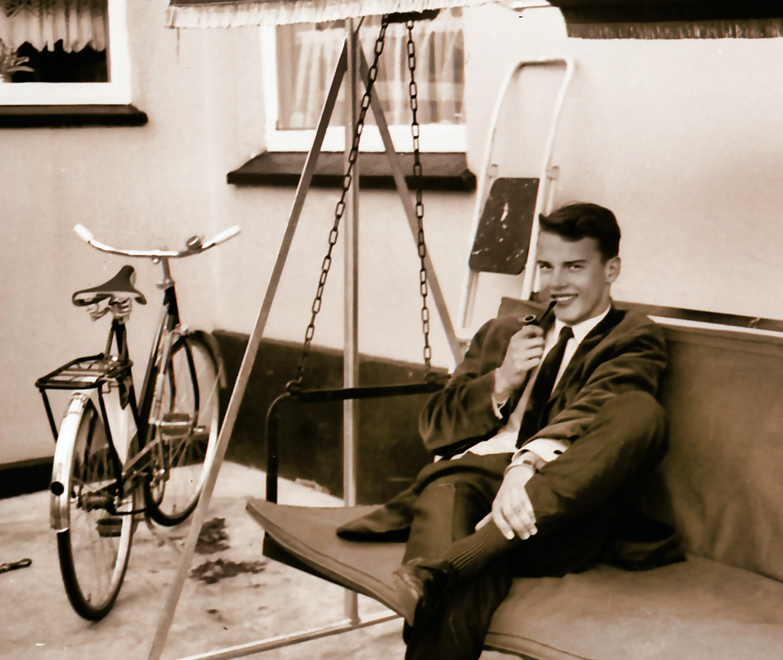 1965 I havesofaen udenfor køkkenvinduet