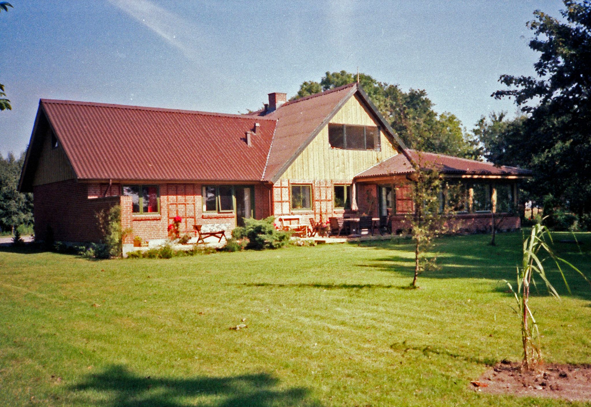 Gården i forårsvejr