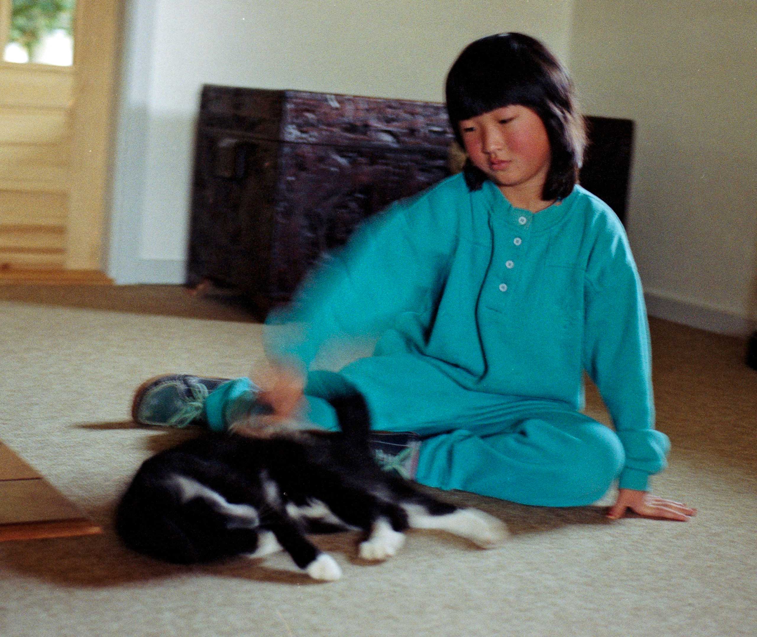 Anja leger med Pjuske