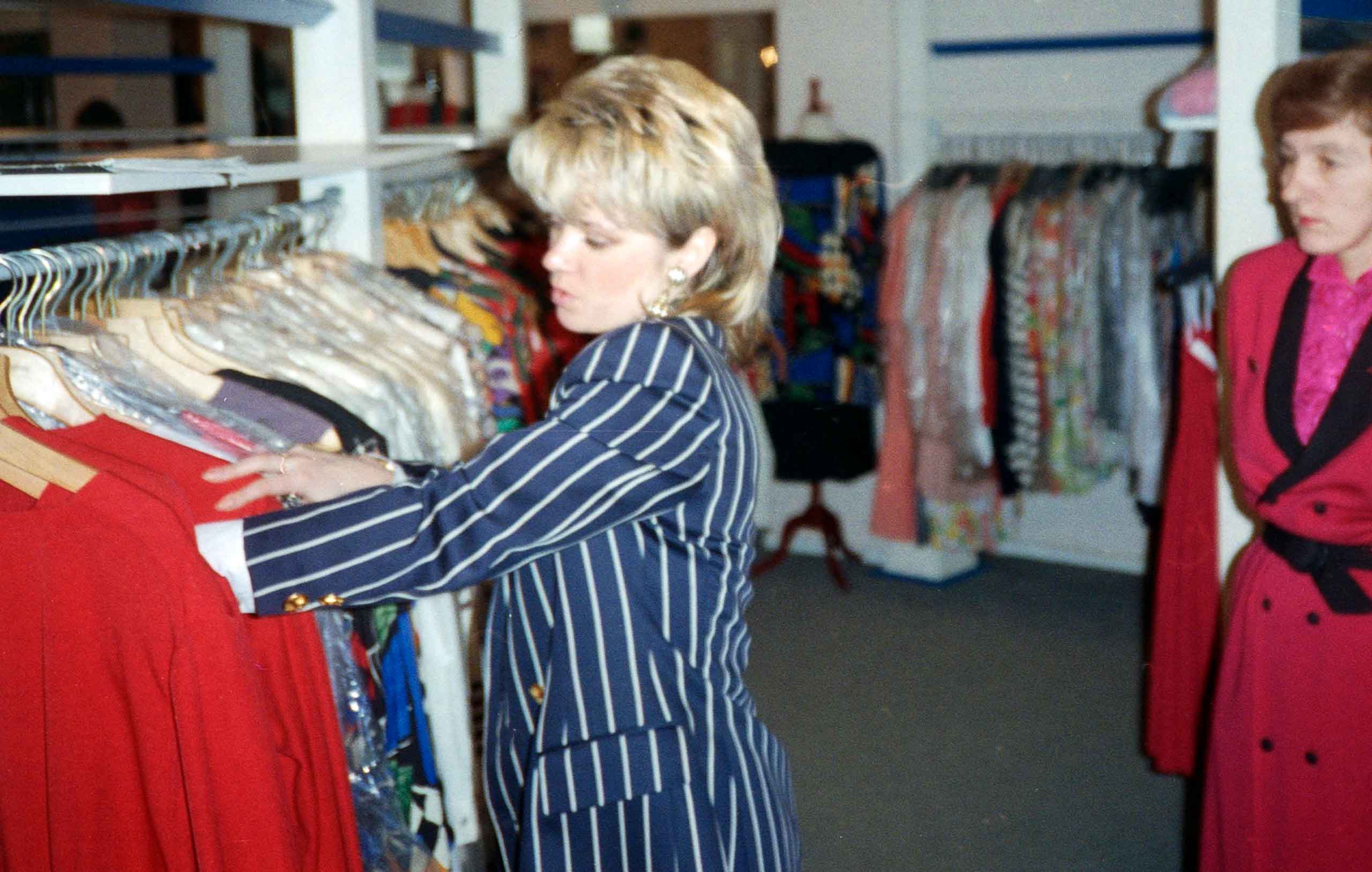 Jolanta kontrollerer varerne