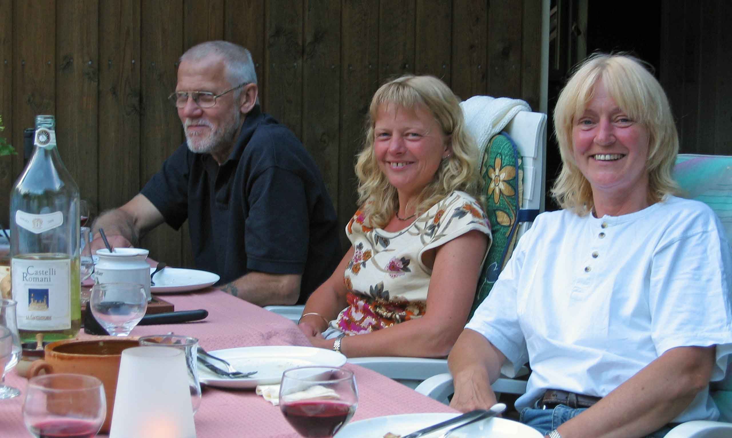 Knud, Conny og Benthe på terrassen