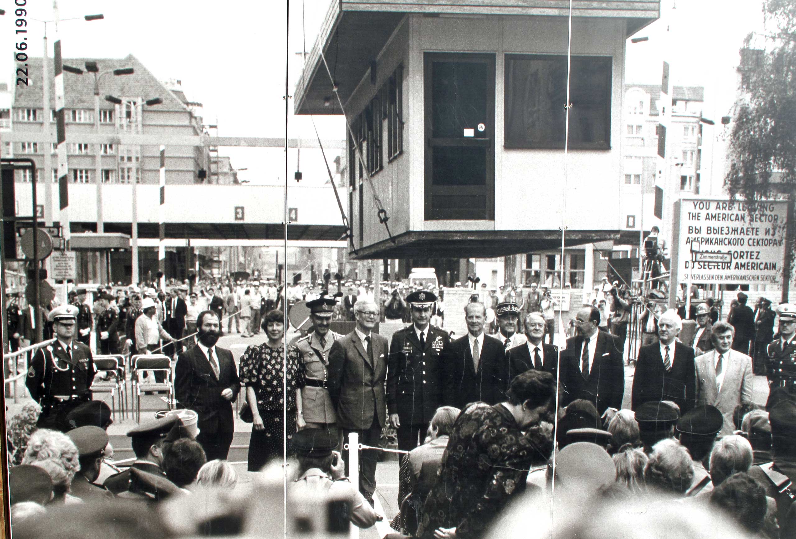 Front Page Picture in Berlin Observer, 22. juni 1990
