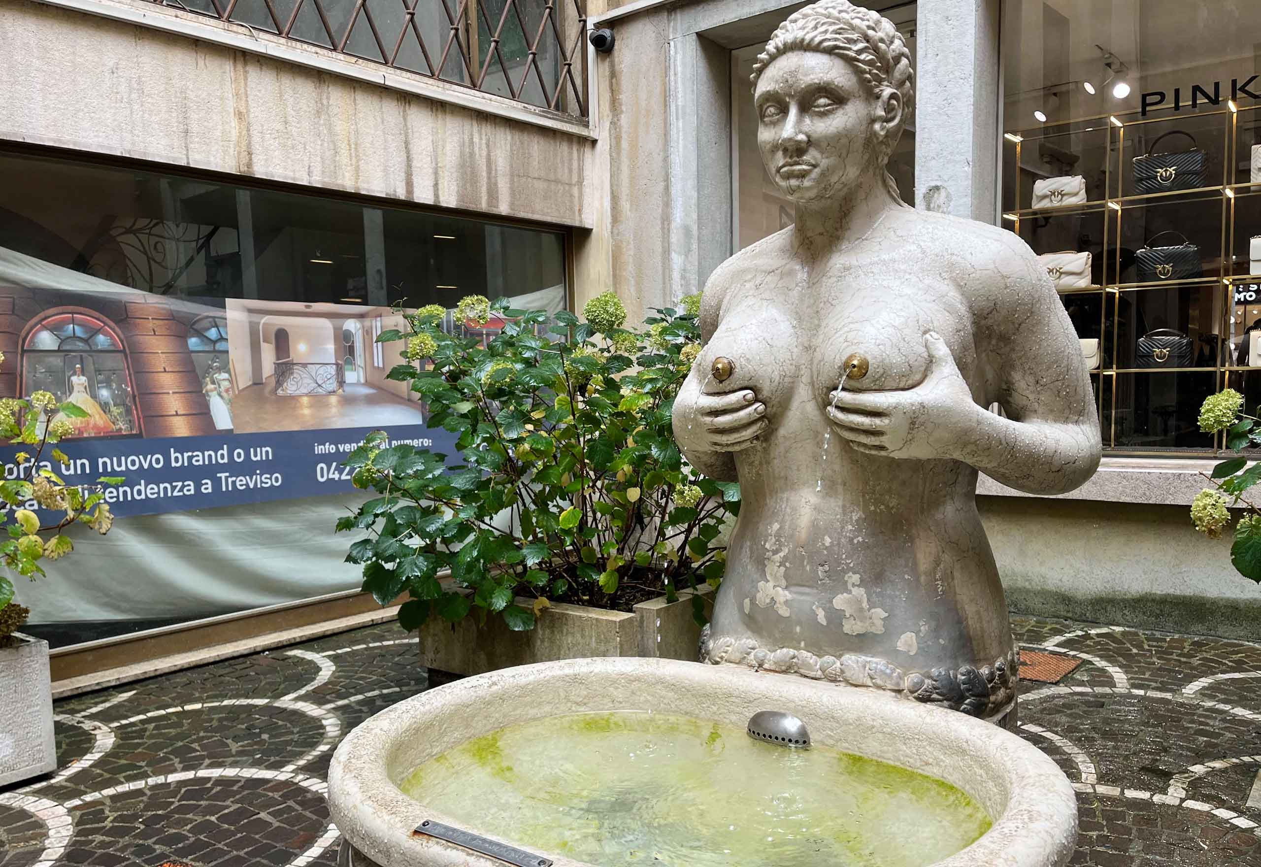 Fontana delle Tette