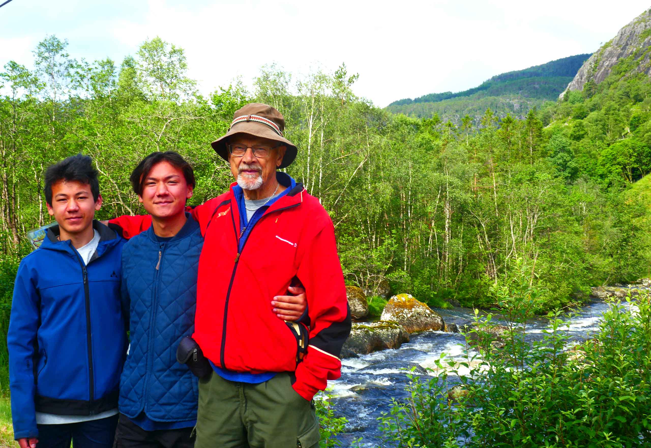 Herre-billede ved fossen