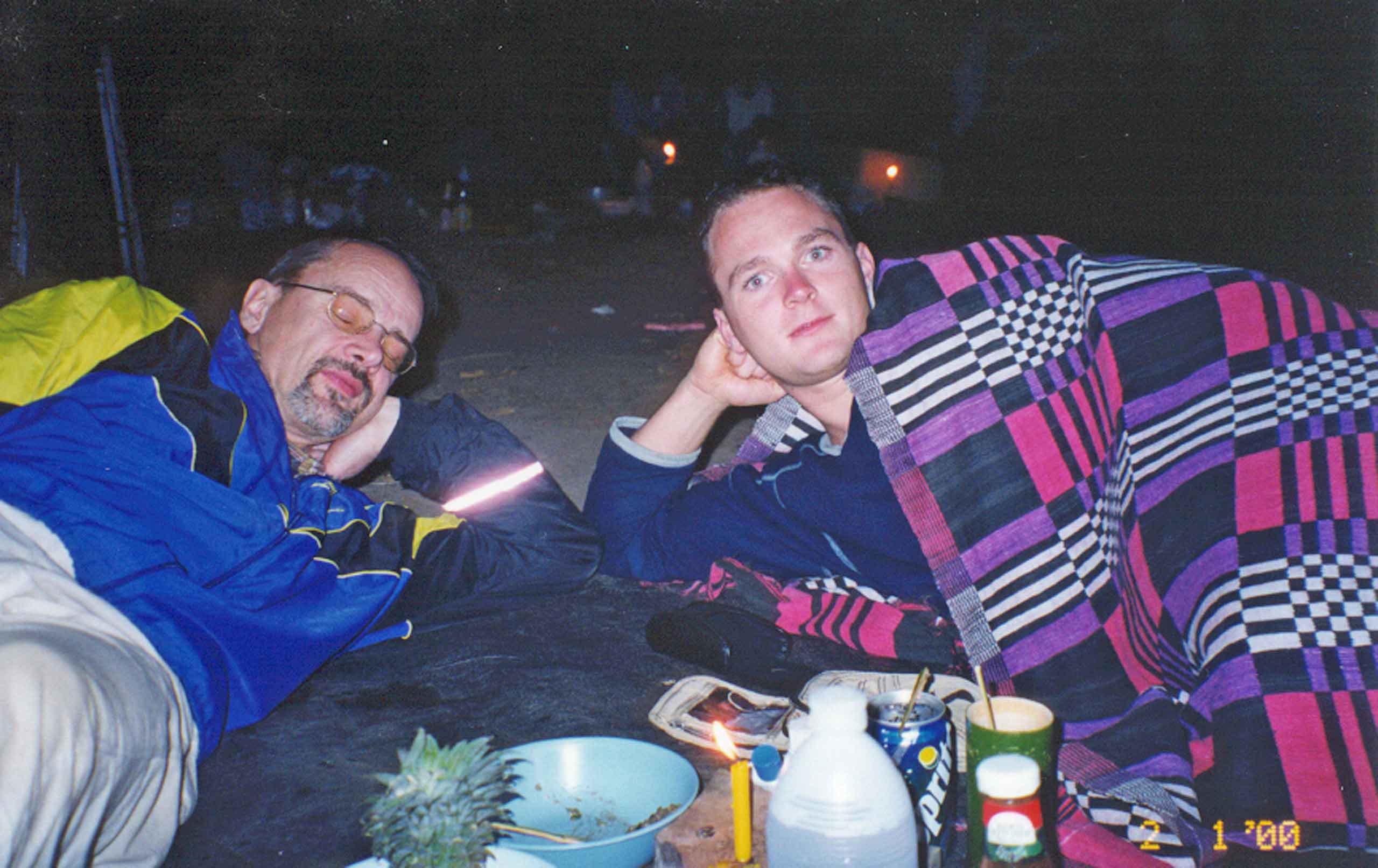 Chris og jeg kryber i soveposerne