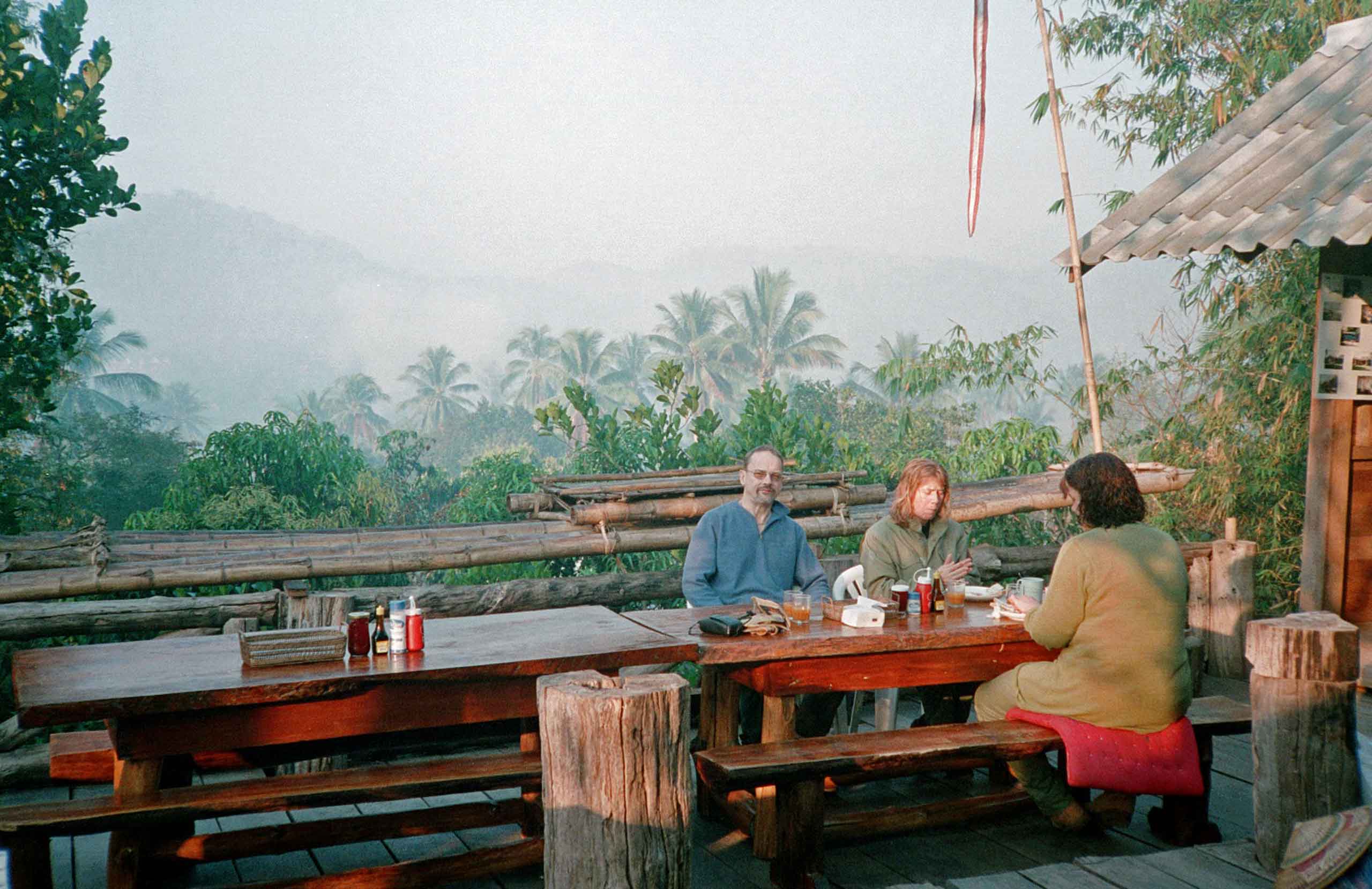 Terrassen på vores "hotel" i Um Phang