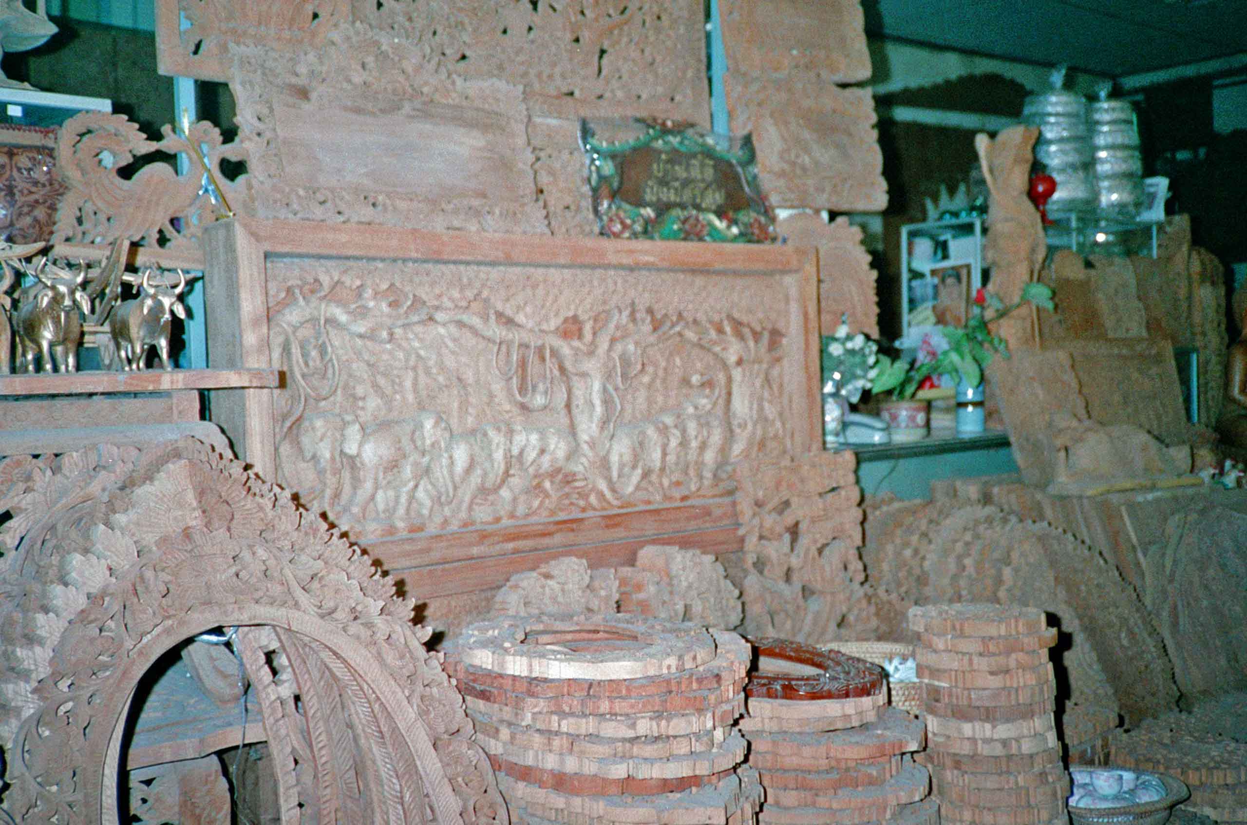 Udskårne teak produkter