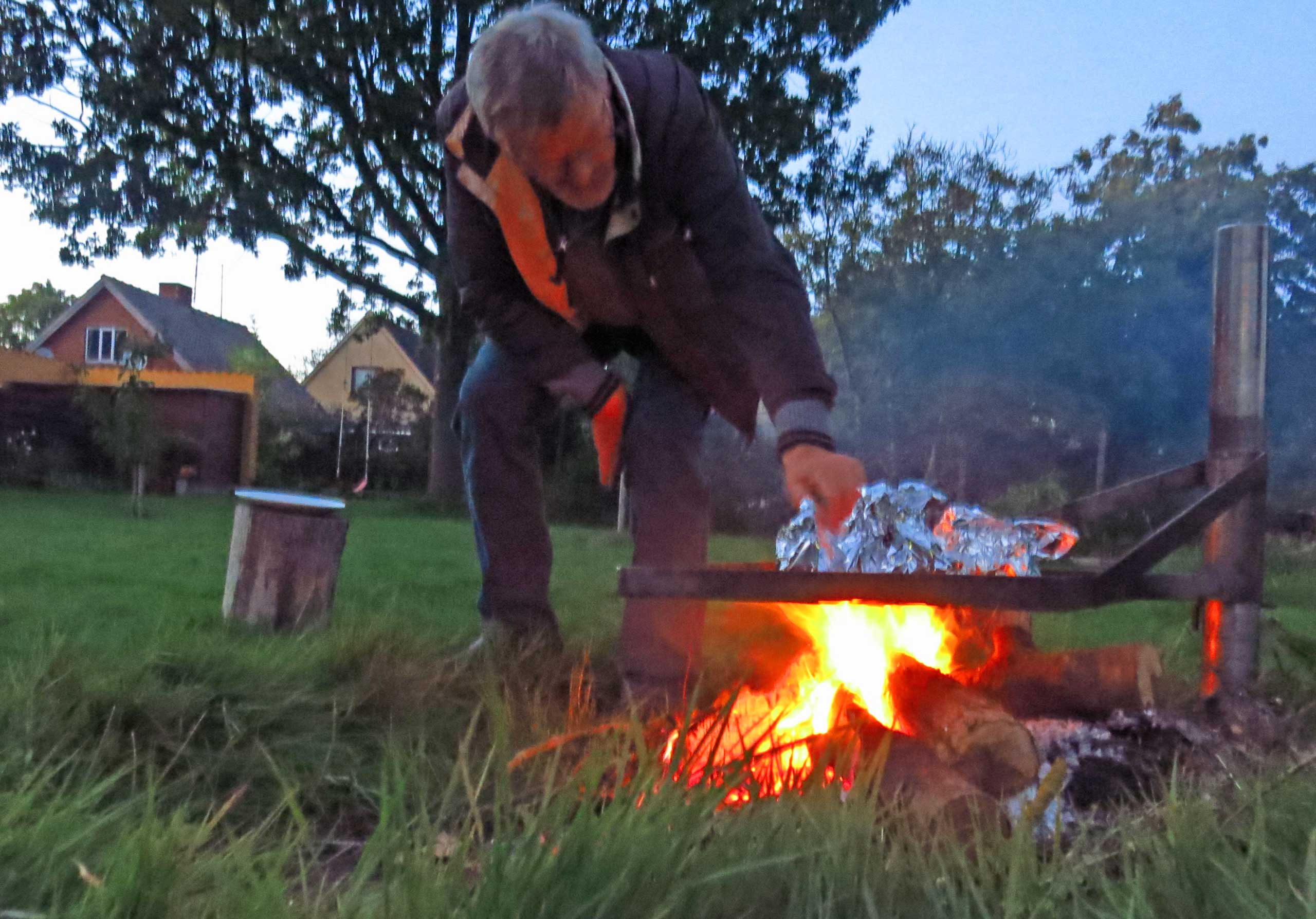 Aftensmad på bålet